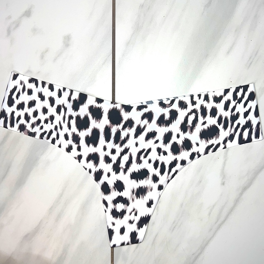 VICTORIA SECRETS THONG NO SHOW  LEOPARD PRINT SIZE MED BOUTIQUE NWT